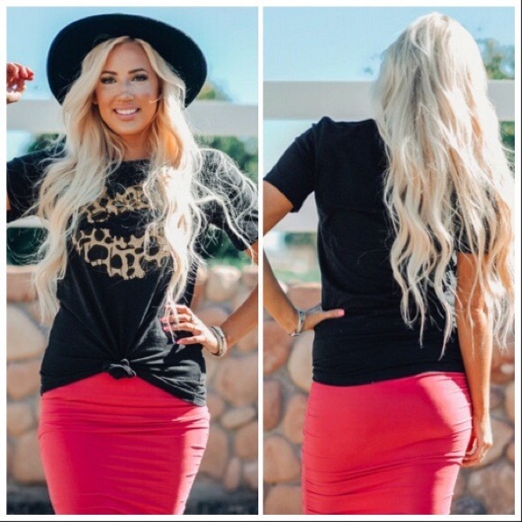 NEW‼️Black Vintage Kiss Leopard Lip- top tee - Picture 5 of 6